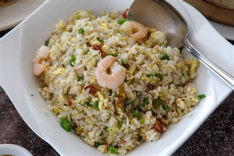  Bozhou Şehri'nin Leziz Bir Gurmesi: YangChow Fried Rice; Acılı ve Ekşi Tatların Uyumu Mu?