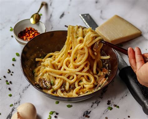  Zibo Yihe Noodle Soup: Umami Bombasıyla Buluşan İpek Gibi Bir Doku!