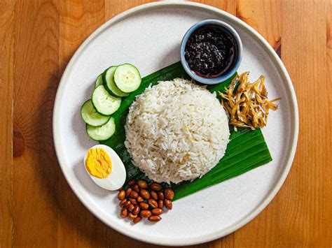  Nasi Lemak:  Yoğun ve Kremamsı Hindistan Cevizli Pirinç ile Doyurucu Bir Sabah Yemeği Macerasına Hazır Olun!