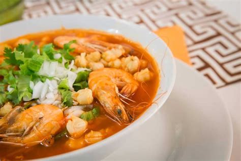  Pozole de Camarón - Bir Deniz Lezzetinin Baharatlı ve Ekşi Buluşması!