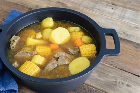  Sancocho de Gallina: Lezzetli Bir Tavuk Çorbası mı Yoksa İri Bir Et Yemeği mi?