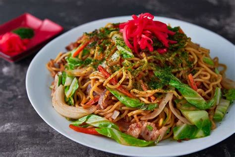  Yakisoba mı? Doyurucu ve Leziz Bir Japon Noodle Deneyimi!